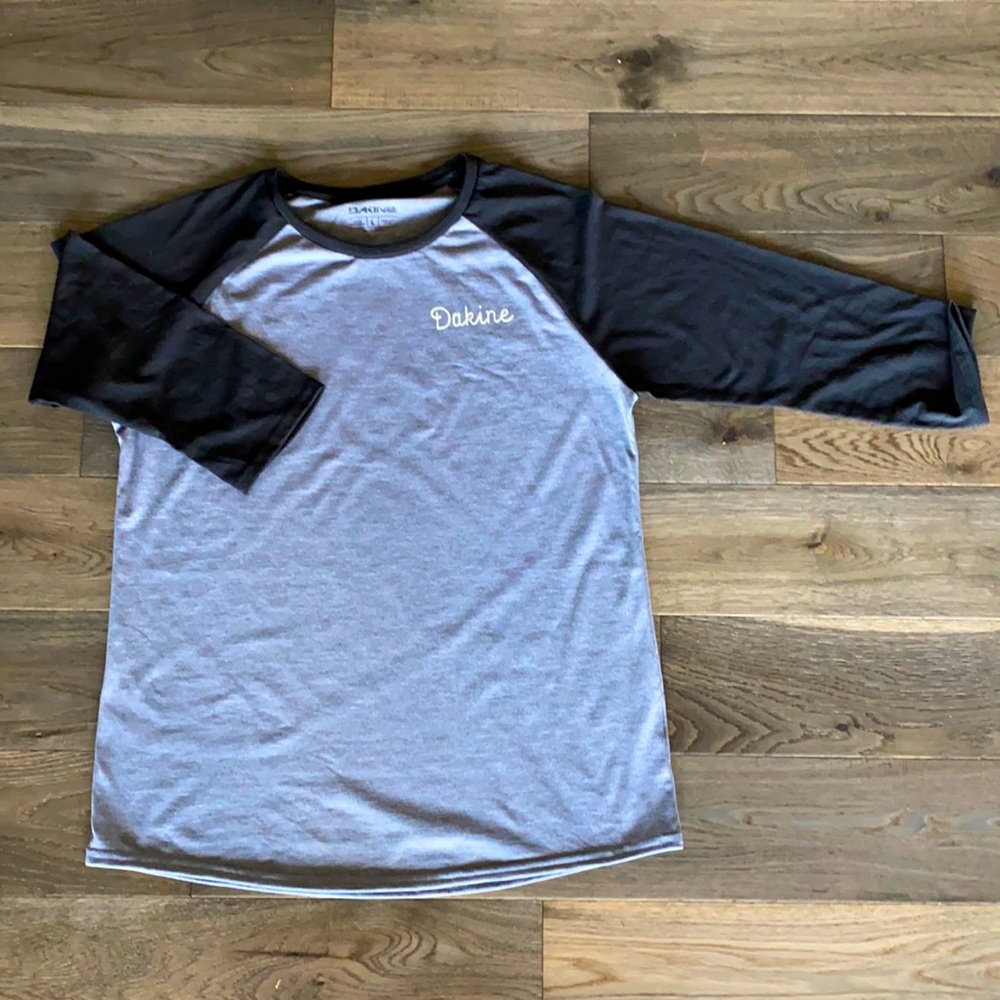 Dakine Women’s 3/4 sleeve Baseball style T-Shirt